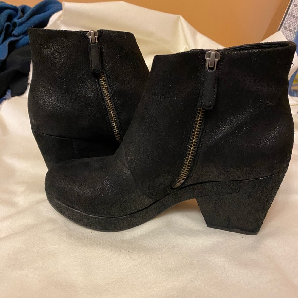 Eileen Fisher Leather Bootie - Size 8